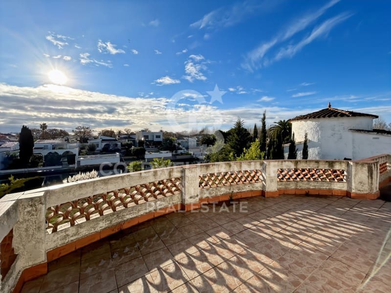 3 soverom Villa til salgs i Empuriabrava med garasje - € 860 000 (Ref: 9555822)