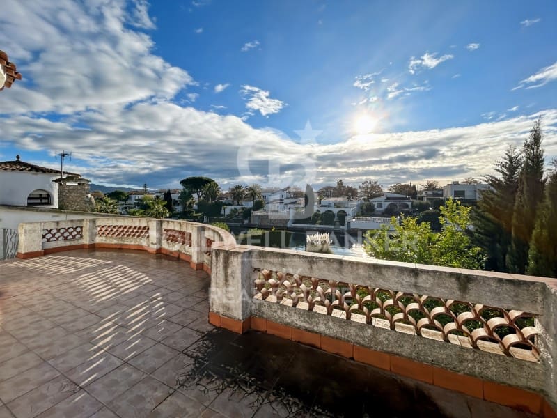 3 soverom Villa til salgs i Empuriabrava med garasje - € 860 000 (Ref: 9555822)