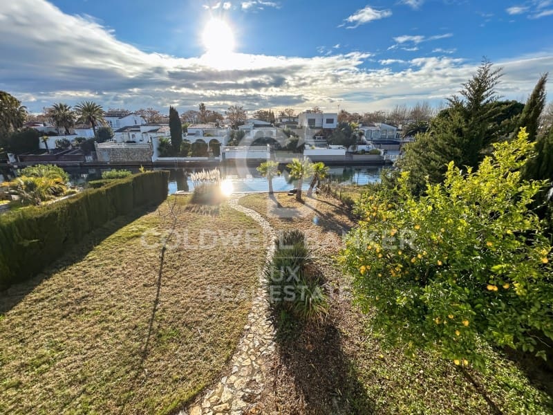 3 soverom Villa til salgs i Empuriabrava med garasje - € 860 000 (Ref: 9555822)