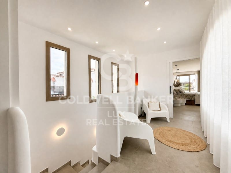 4 bedroom Villa for sale in Empuriabrava with pool garage - € 1,890,000 (Ref: 9741641)