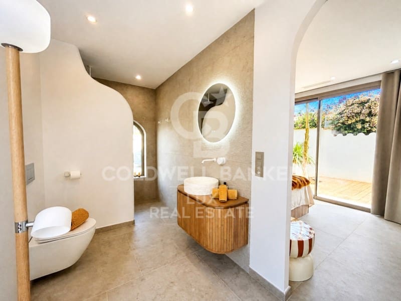 4 bedroom Villa for sale in Empuriabrava with pool garage - € 1,890,000 (Ref: 9741641)