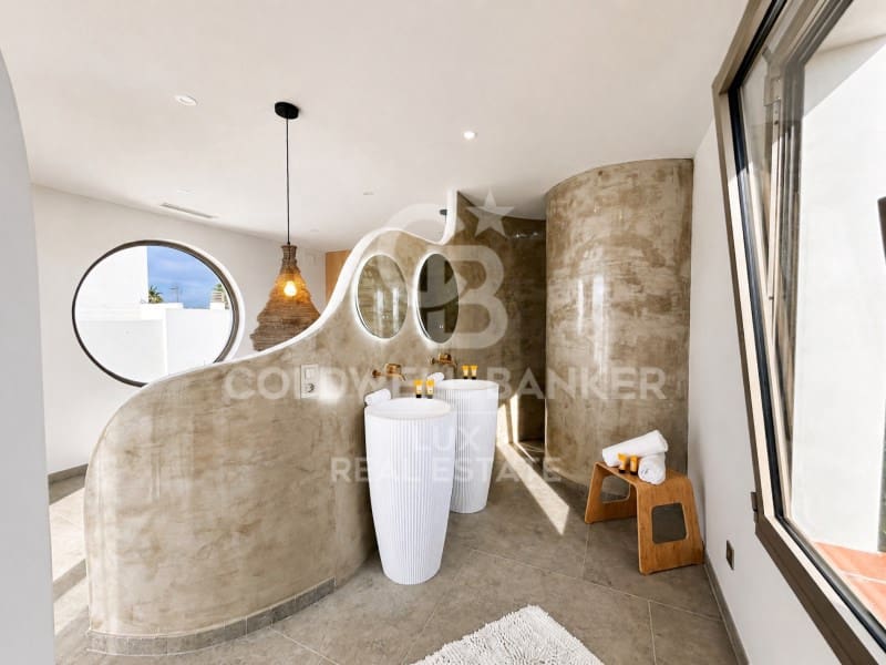 4 bedroom Villa for sale in Empuriabrava with pool garage - € 1,890,000 (Ref: 9741641)