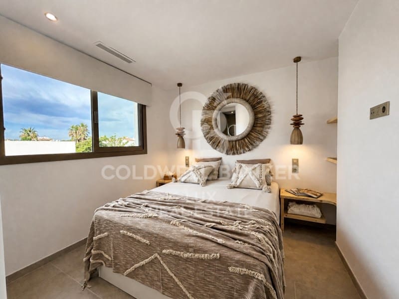 4 bedroom Villa for sale in Empuriabrava with pool garage - € 1,890,000 (Ref: 9741641)
