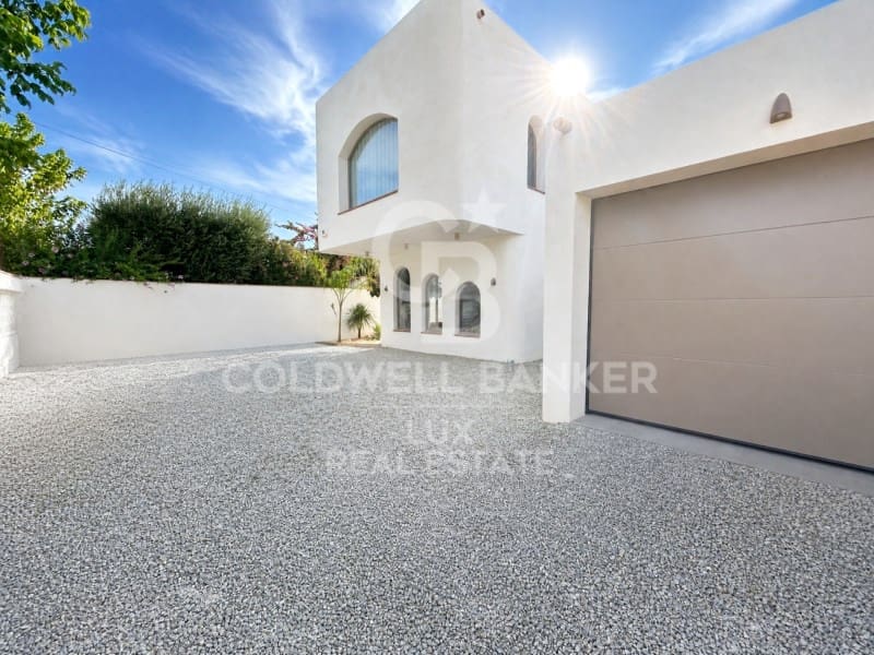 4 bedroom Villa for sale in Empuriabrava with pool garage - € 1,890,000 (Ref: 9741641)