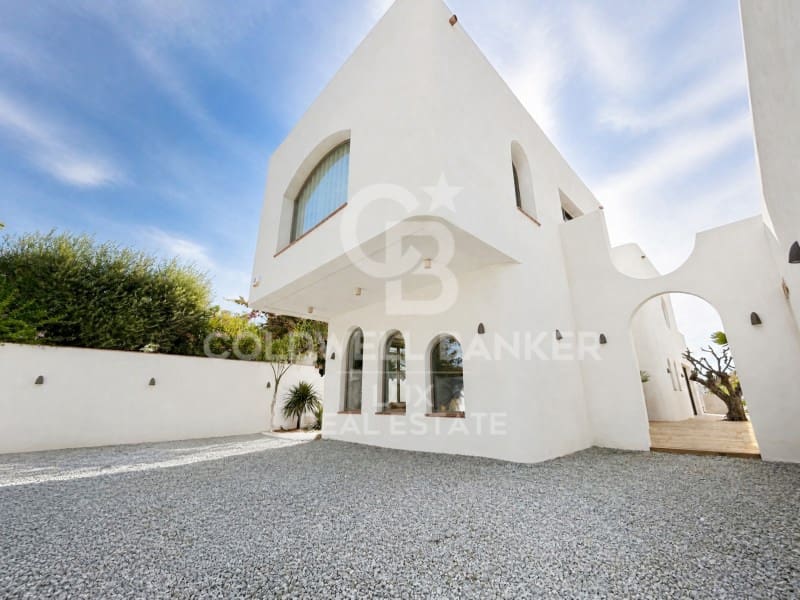 4 bedroom Villa for sale in Empuriabrava with pool garage - € 1,890,000 (Ref: 9741641)
