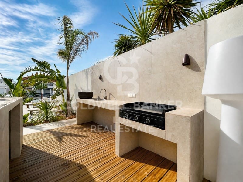 4 bedroom Villa for sale in Empuriabrava with pool garage - € 1,890,000 (Ref: 9741641)