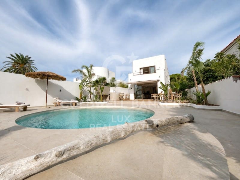 4 bedroom Villa for sale in Empuriabrava with pool garage - € 1,890,000 (Ref: 9741641)
