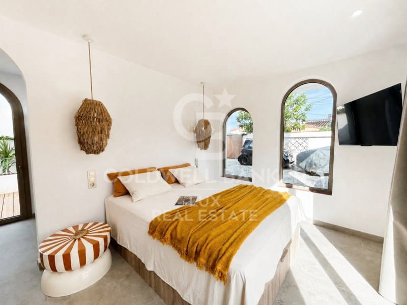4 bedroom Villa for sale in Empuriabrava with pool garage - € 1,890,000 (Ref: 9741641)