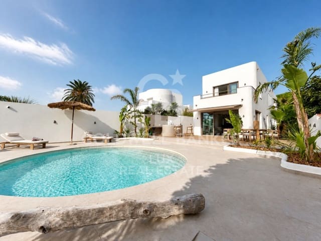4 soveværelse Villa til salg i Empuriabrava, Castelló d'Empúries med swimmingpool garage - € 1.890.000 (Ref: 9741641)