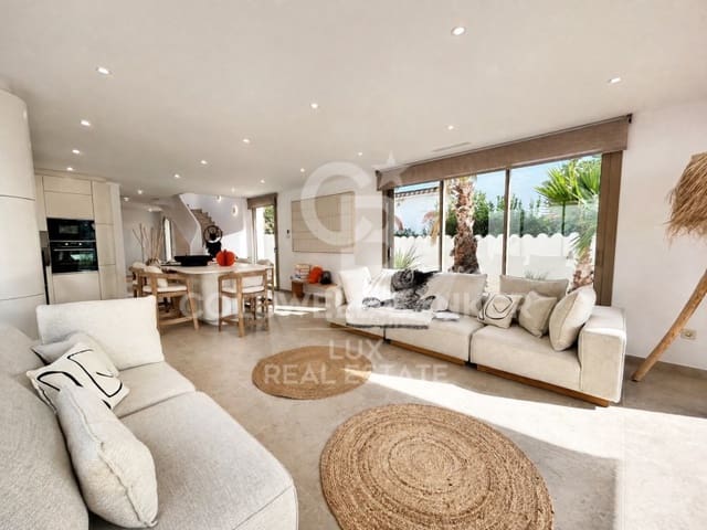 4 soveværelse Villa til salg i Empuriabrava, Castelló d'Empúries med swimmingpool garage - € 1.890.000 (Ref: 9741641)