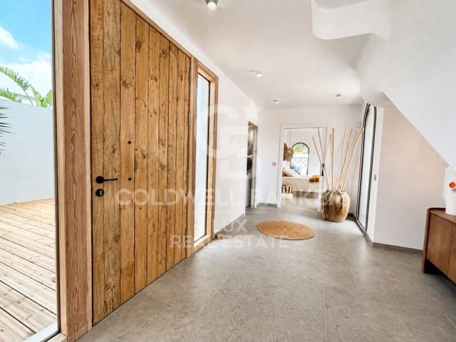 4 soveværelse Villa til salg i Empuriabrava, Castelló d'Empúries med swimmingpool garage - € 1.890.000 (Ref: 9741641)