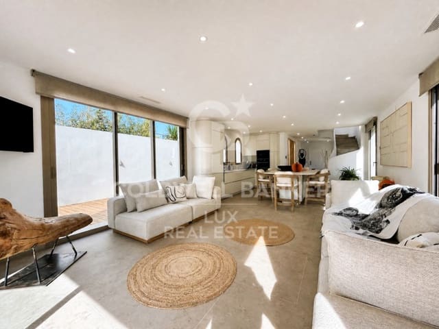 4 soveværelse Villa til salg i Empuriabrava, Castelló d'Empúries med swimmingpool garage - € 1.890.000 (Ref: 9741641)
