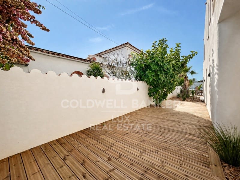 4 bedroom Villa for sale in Empuriabrava with pool garage - € 1,890,000 (Ref: 9741641)