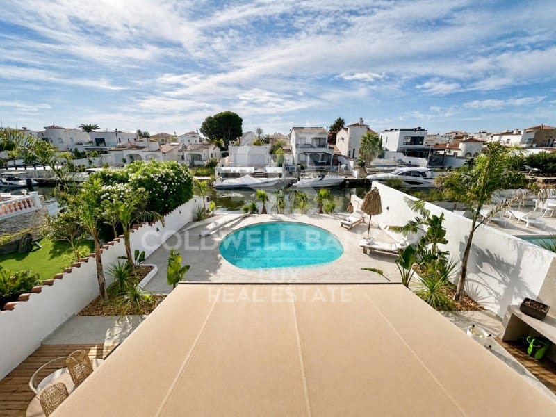 4 bedroom Villa for sale in Empuriabrava with pool garage - € 1,890,000 (Ref: 9741641)