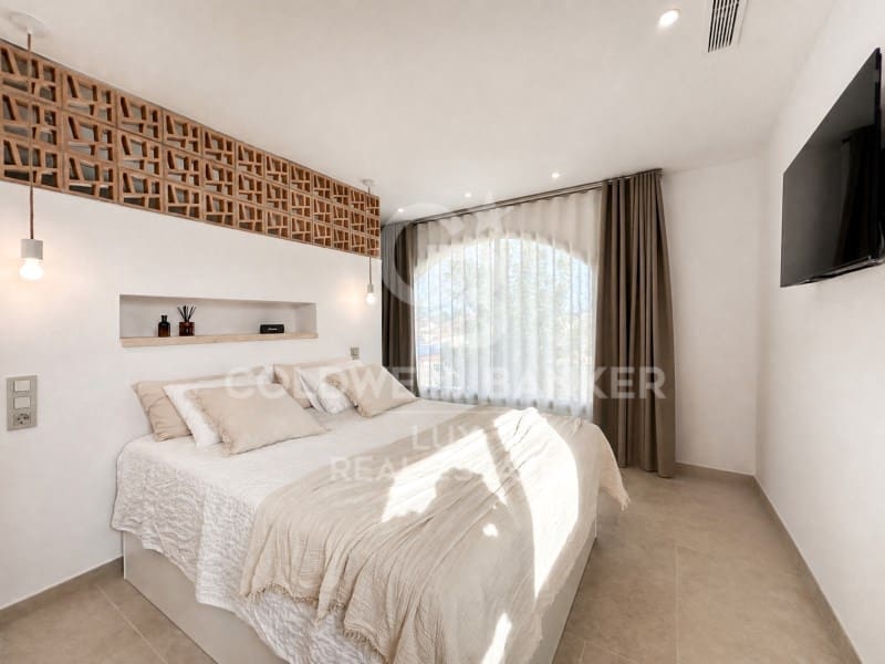 4 bedroom Villa for sale in Empuriabrava with pool garage - € 1,890,000 (Ref: 9741641)