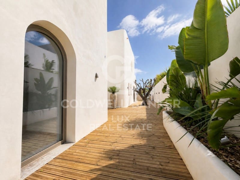 4 bedroom Villa for sale in Empuriabrava with pool garage - € 1,890,000 (Ref: 9741641)