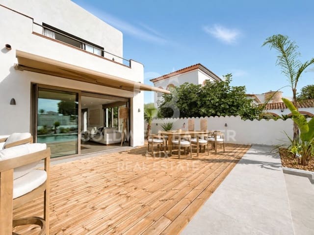 4 soveværelse Villa til salg i Empuriabrava, Castelló d'Empúries med swimmingpool garage - € 1.890.000 (Ref: 9741641)