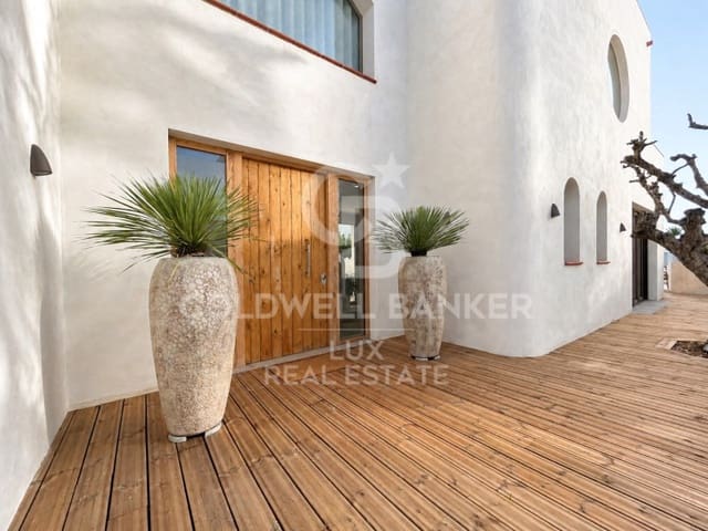 4 soveværelse Villa til salg i Empuriabrava, Castelló d'Empúries med swimmingpool garage - € 1.890.000 (Ref: 9741641)