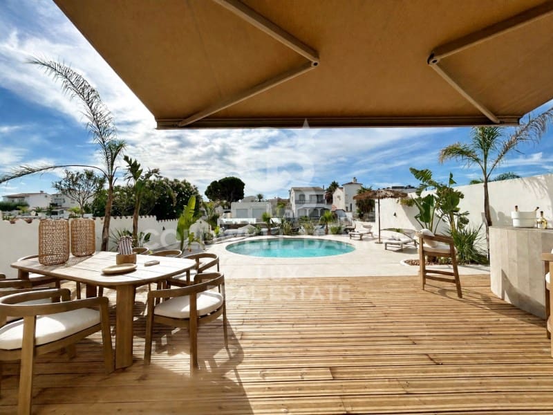 4 bedroom Villa for sale in Empuriabrava with pool garage - € 1,890,000 (Ref: 9741641)