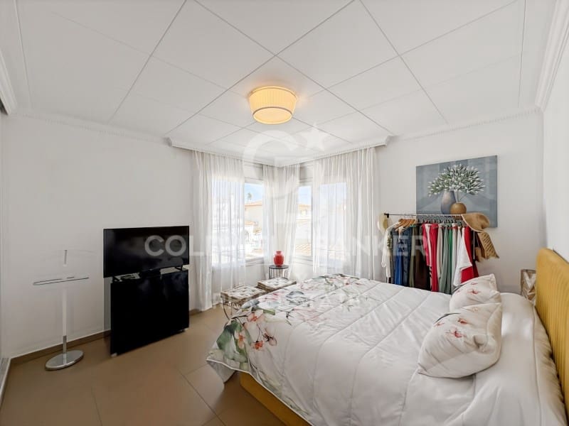 3 soverom Villa til salgs i Empuriabrava med svømmebasseng garasje - € 620 000 (Ref: 9741642)