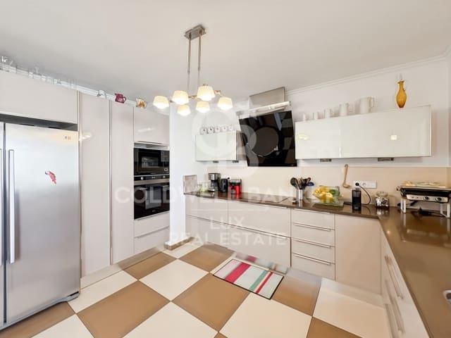 3 soveværelse Villa til salg i Empuriabrava, Castelló d'Empúries med swimmingpool garage - € 620.000 (Ref: 9741642)