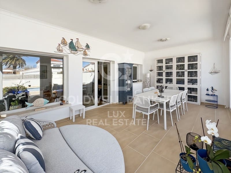3 soverom Villa til salgs i Empuriabrava med svømmebasseng garasje - € 620 000 (Ref: 9741642)