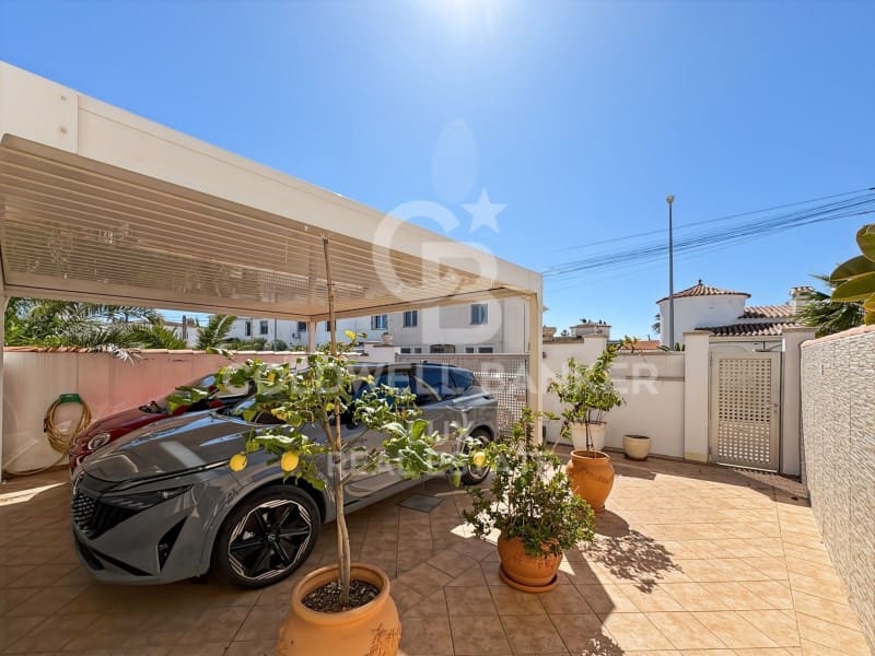 3 soverom Villa til salgs i Empuriabrava med svømmebasseng garasje - € 620 000 (Ref: 9741642)