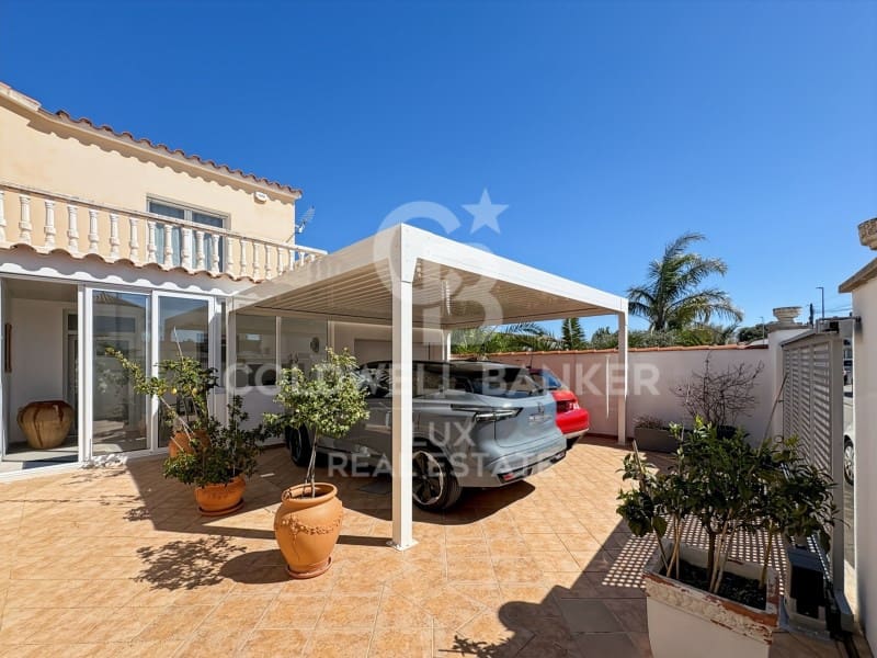 3 soverom Villa til salgs i Empuriabrava med svømmebasseng garasje - € 620 000 (Ref: 9741642)