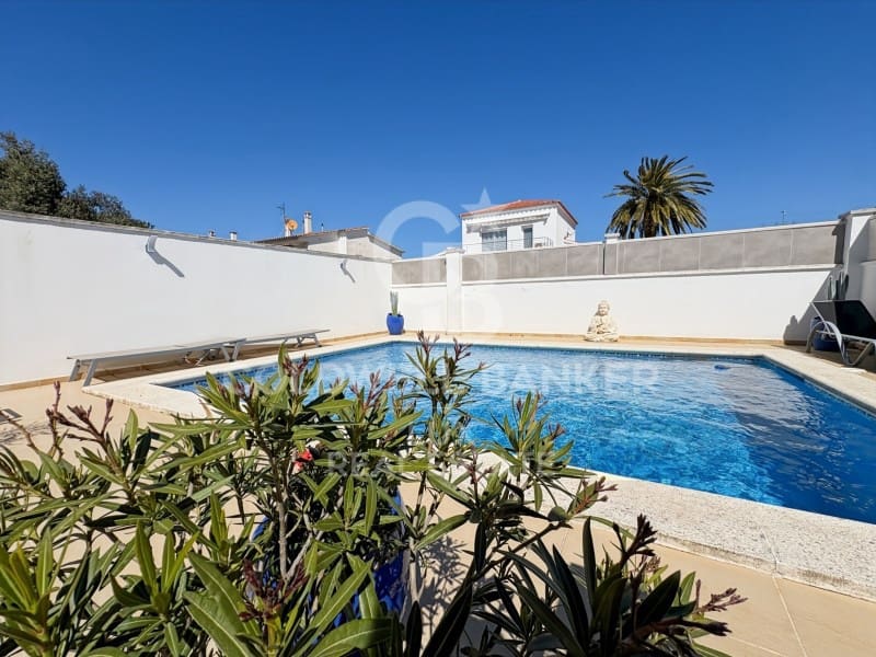 3 soverom Villa til salgs i Empuriabrava med svømmebasseng garasje - € 620 000 (Ref: 9741642)