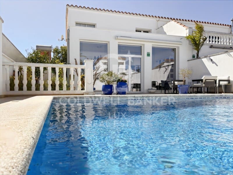 3 soverom Villa til salgs i Empuriabrava med svømmebasseng garasje - € 620 000 (Ref: 9741642)