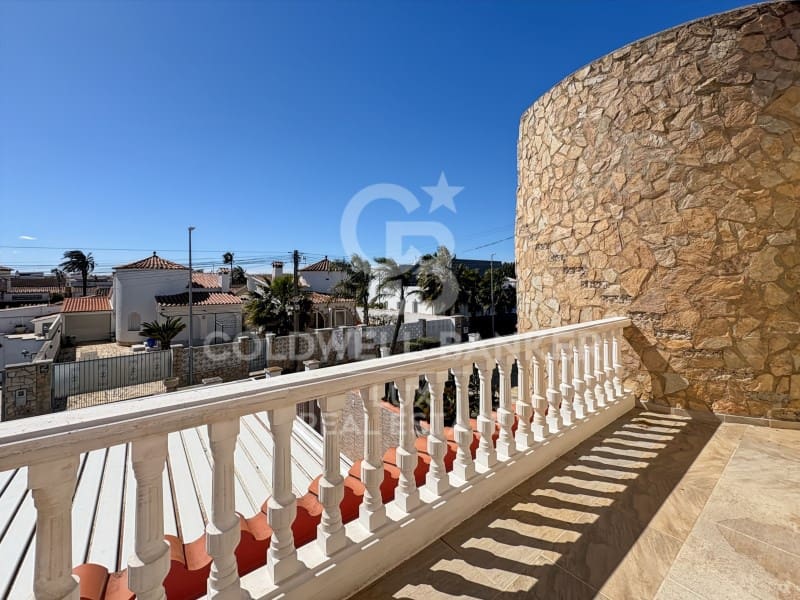 3 soverom Villa til salgs i Empuriabrava med svømmebasseng garasje - € 620 000 (Ref: 9741642)