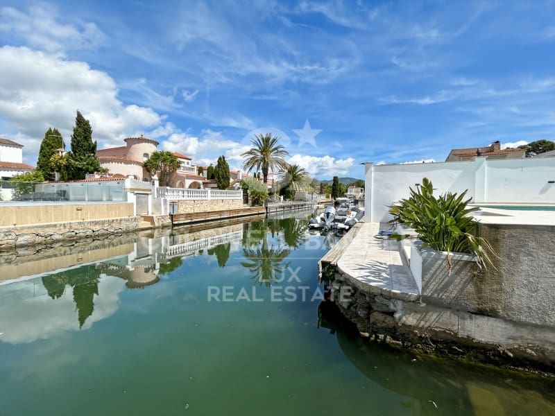 4 quarto Moradia para venda em Empuriabrava com piscina garagem - 1 290 000 € (Ref: 9828877)
