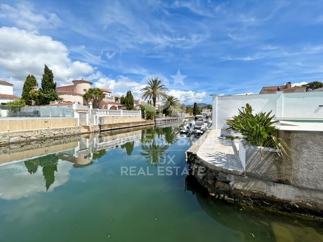 4 makuuhuone Huvila myytävänä paikassa Empuriabrava, Castelló d'Empúries mukana uima-altaan 
autotalli - 1 290 000 € (Ref: 9828877)