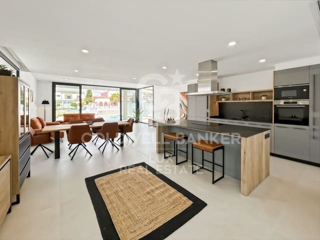 4 makuuhuone Huvila myytävänä paikassa Empuriabrava, Castelló d'Empúries mukana uima-altaan 
autotalli - 1 290 000 € (Ref: 9828877)