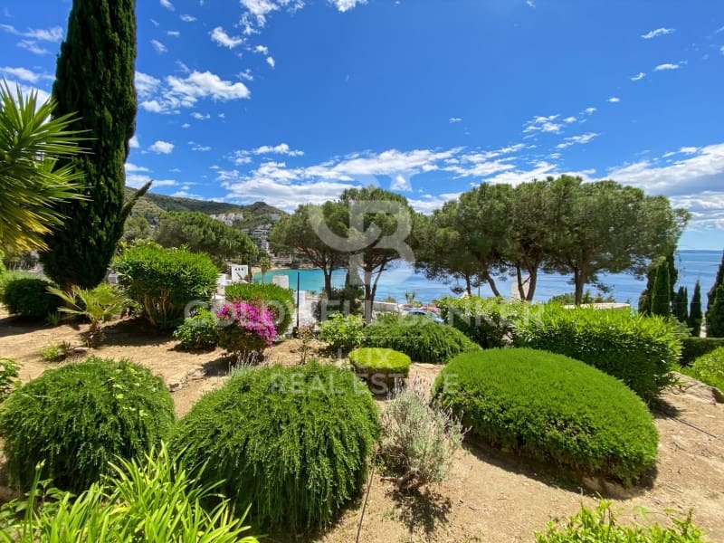 2 bedroom Apartment for sale in Roses - € 425,000 (Ref: 9840308)