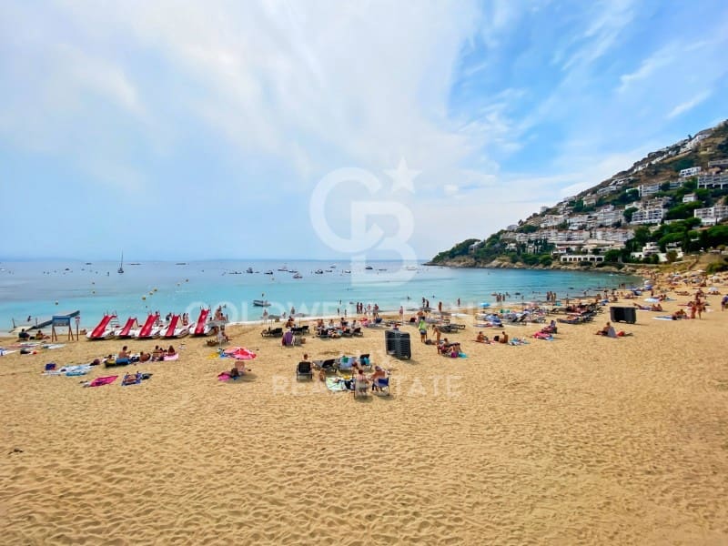 2 bedroom Apartment for sale in Roses - € 425,000 (Ref: 9840308)