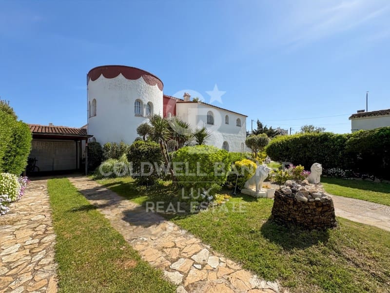 7 bedroom Villa for sale in Empuriabrava with pool garage - € 2,300,000 (Ref: 9849345)