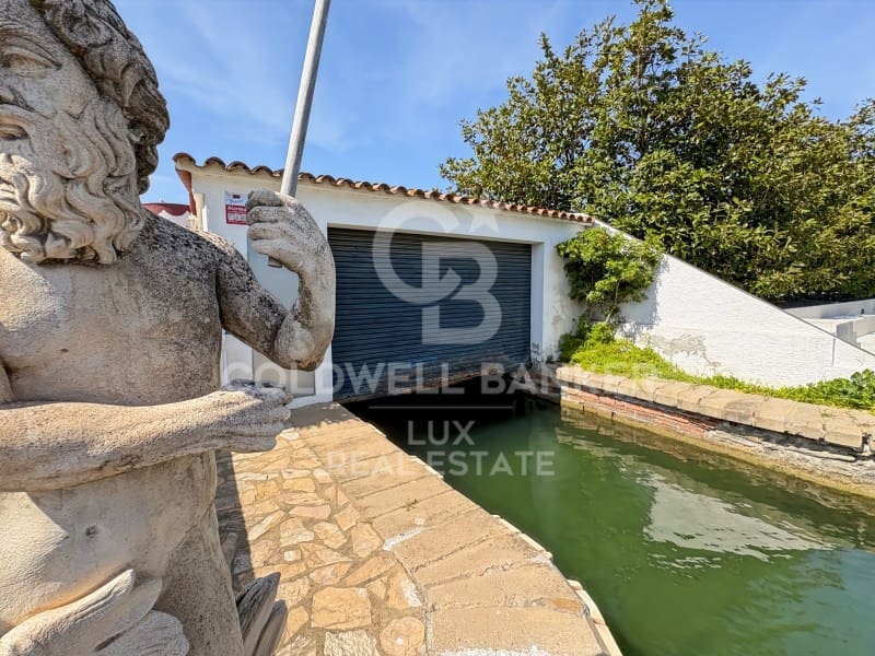 7 bedroom Villa for sale in Empuriabrava with pool garage - € 2,300,000 (Ref: 9849345)
