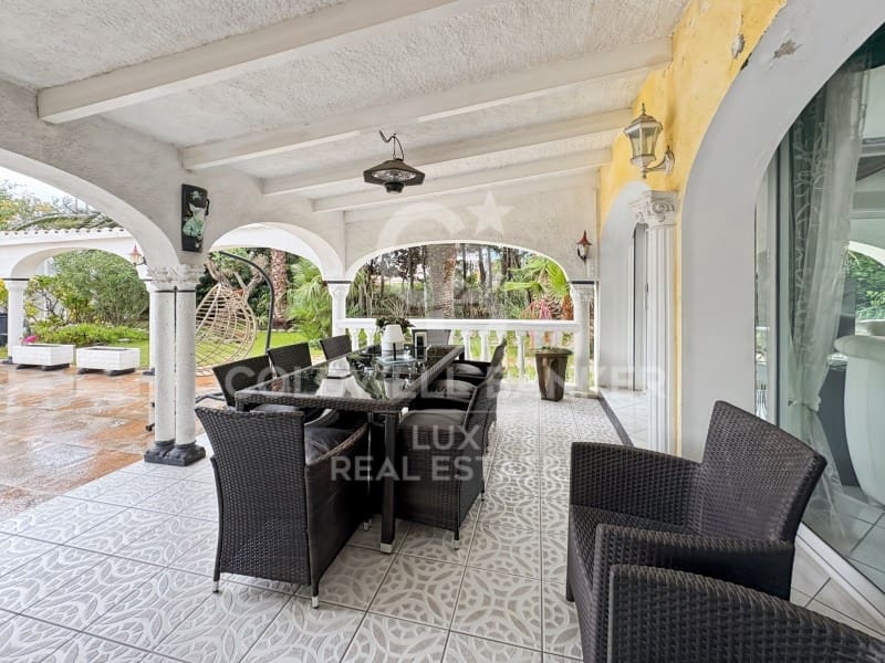 7 bedroom Villa for sale in Empuriabrava with pool garage - € 2,300,000 (Ref: 9849345)