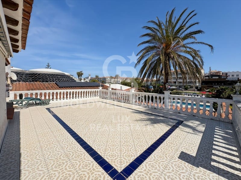 7 bedroom Villa for sale in Empuriabrava with pool garage - € 2,300,000 (Ref: 9849345)