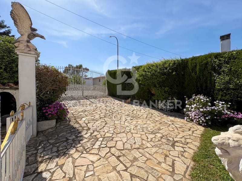 7 bedroom Villa for sale in Empuriabrava with pool garage - € 2,300,000 (Ref: 9849345)