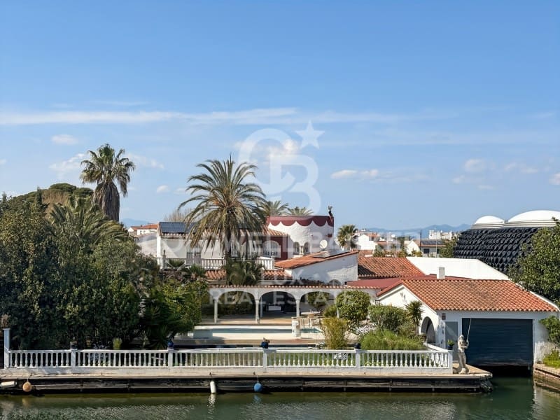 Chalet de 7 habitaciones en Empuriabrava en venta con piscina garaje - 2.300.000 € (Ref: 9849345)