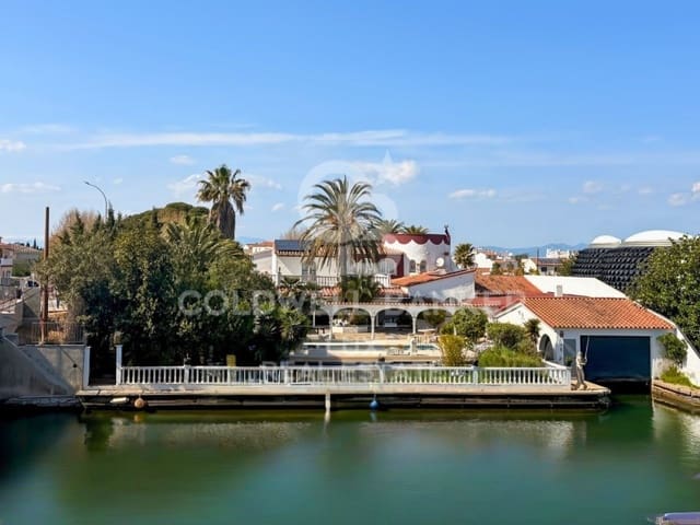 7 soverom Villa til salgs i Empuriabrava, Castelló d'Empúries med svømmebasseng garasje - € 2 300 000 (Ref: 9849345)