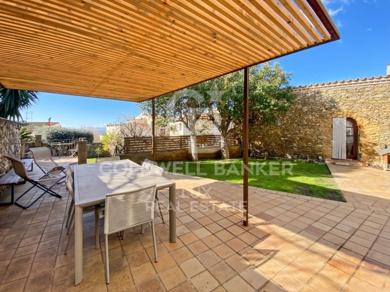 2 soveværelse Villa til salg i Palau-saverdera med swimmingpool garage - € 820.000 (Ref: 9873134)