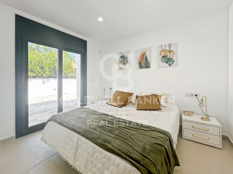 4 soveværelse Villa til salg i Empuriabrava med swimmingpool garage - € 795.000 (Ref: 9878810)