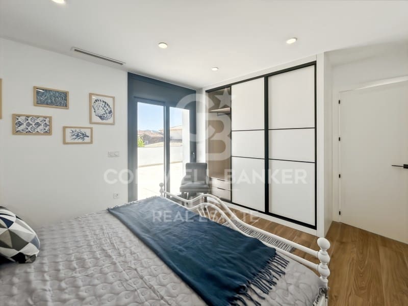 4 soveværelse Villa til salg i Empuriabrava med swimmingpool garage - € 795.000 (Ref: 9878810)