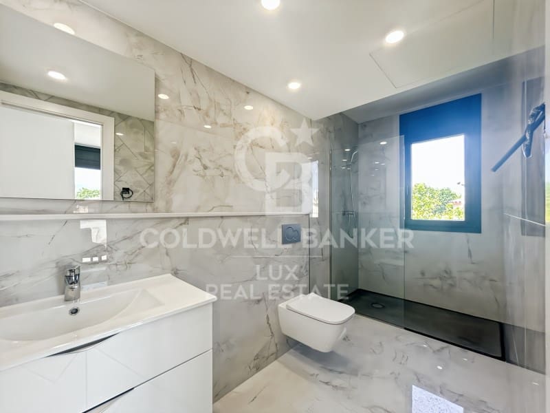 4 soveværelse Villa til salg i Empuriabrava med swimmingpool garage - € 795.000 (Ref: 9878810)