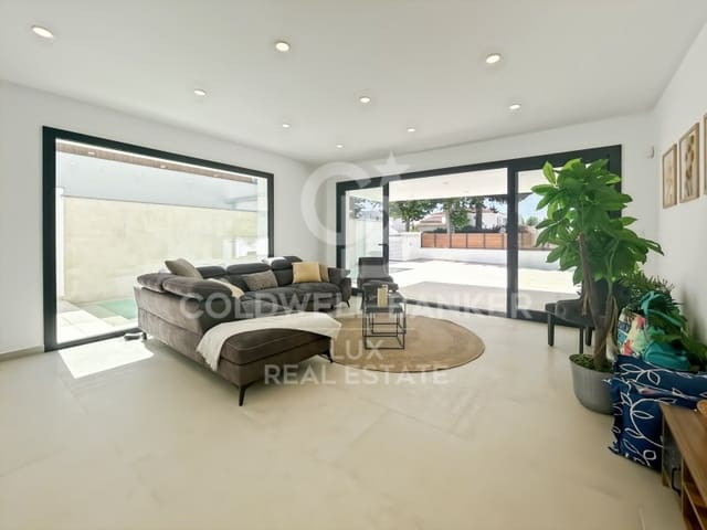 4 soveværelse Villa til salg i Empuriabrava, Castelló d'Empúries med swimmingpool garage - € 795.000 (Ref: 9878810)
