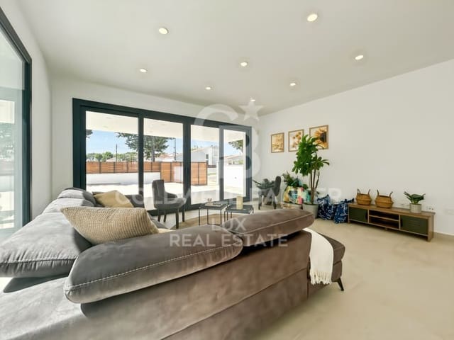 4 soveværelse Villa til salg i Empuriabrava, Castelló d'Empúries med swimmingpool garage - € 795.000 (Ref: 9878810)