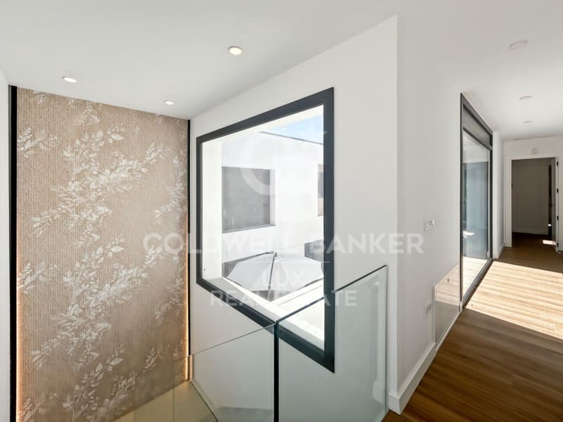 4 soveværelse Villa til salg i Empuriabrava med swimmingpool garage - € 795.000 (Ref: 9878810)